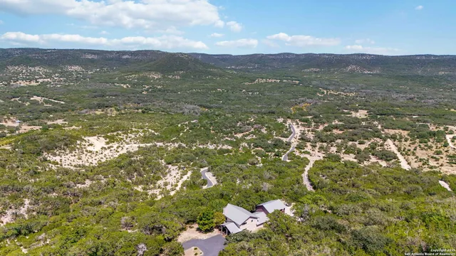 a view of a yard in front of house