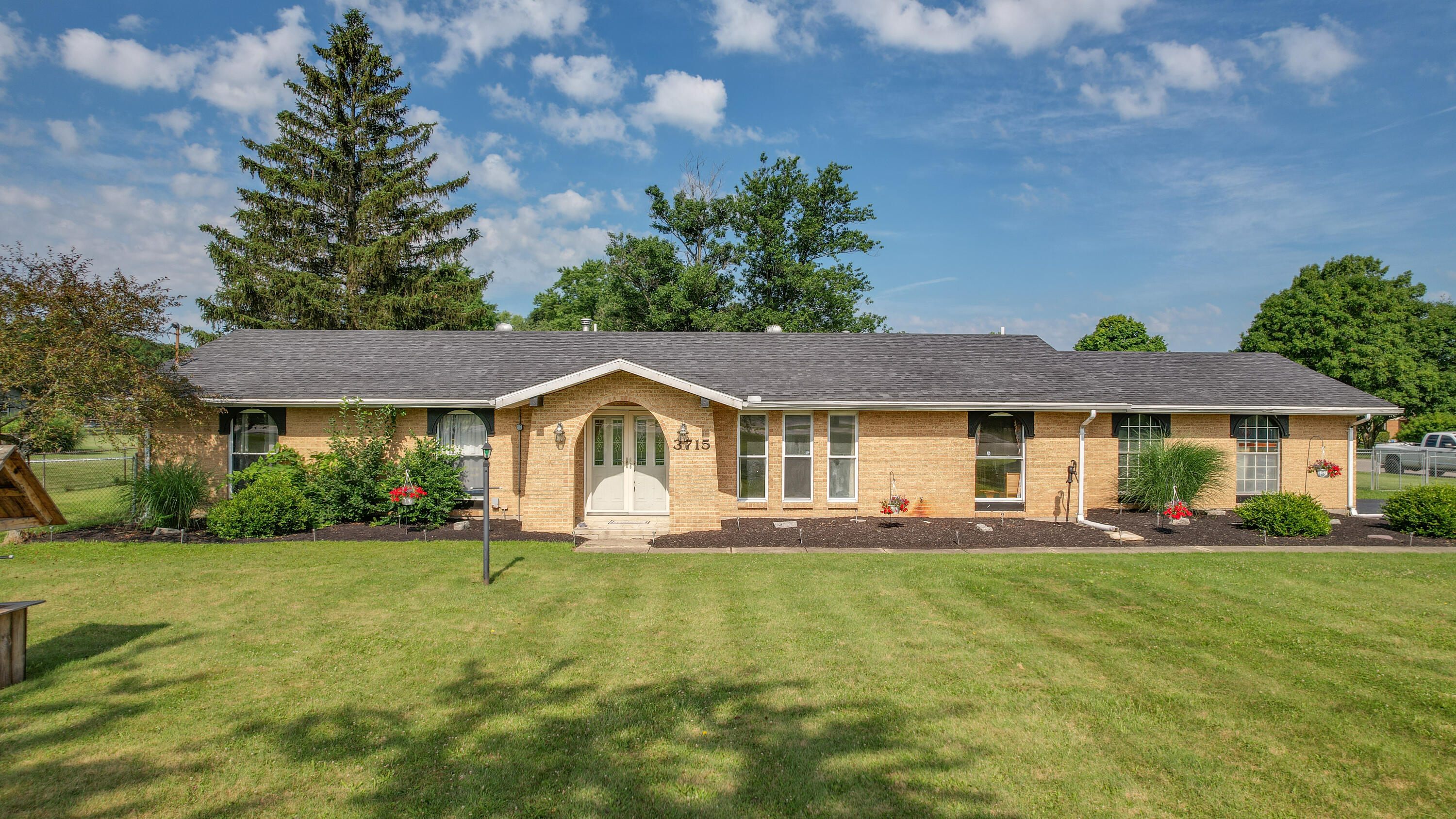 3715 Springfield Jamestown Road Springfield, OH 45502 - Photo 2 of 52