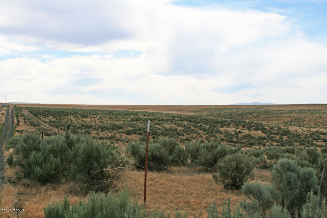 Nka Postma Road, Unit LOT E Moxee, WA 98936 - Photo 5 of 5 a view of a city