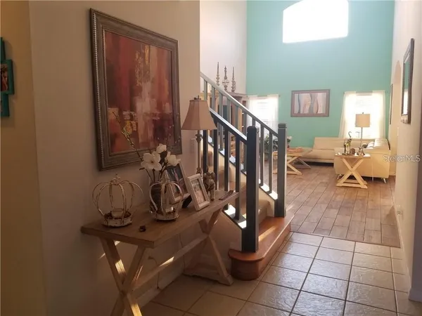 a view of entryway with livingroom