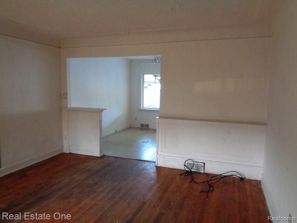6230 Schaefer Road Dearborn, MI 48126 - Photo 9 of 25 DSC00285.jpg