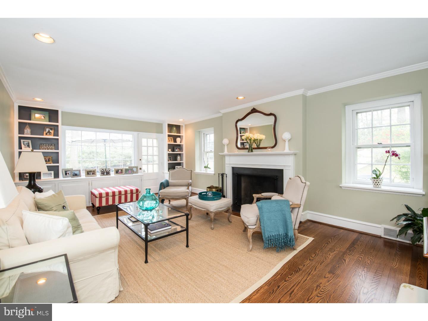 415-419 Custis Road Glenside, PA 19038 - Photo 11 of 25 Living Room