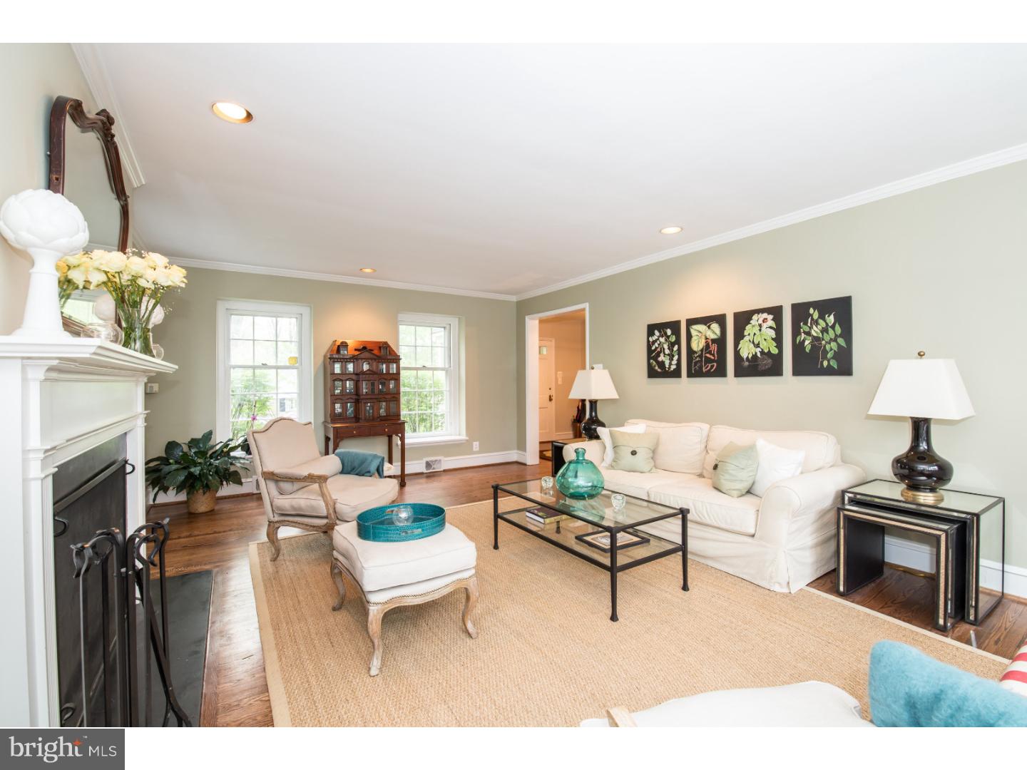 415-419 Custis Road Glenside, PA 19038 - Photo 12 of 25 Living Room
