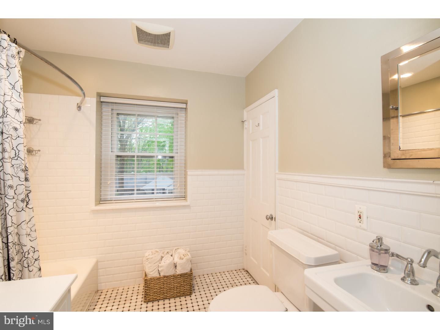 415-419 Custis Road Glenside, PA 19038 - Photo 18 of 25 Bathroom