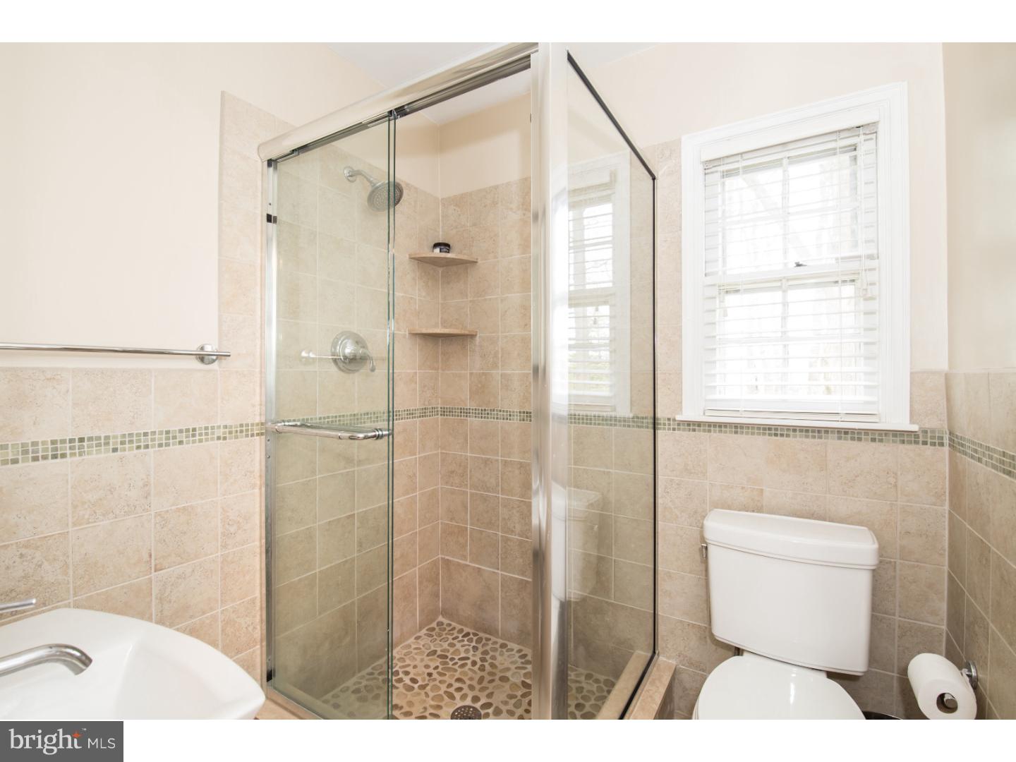 415-419 Custis Road Glenside, PA 19038 - Photo 21 of 25 Bathroom