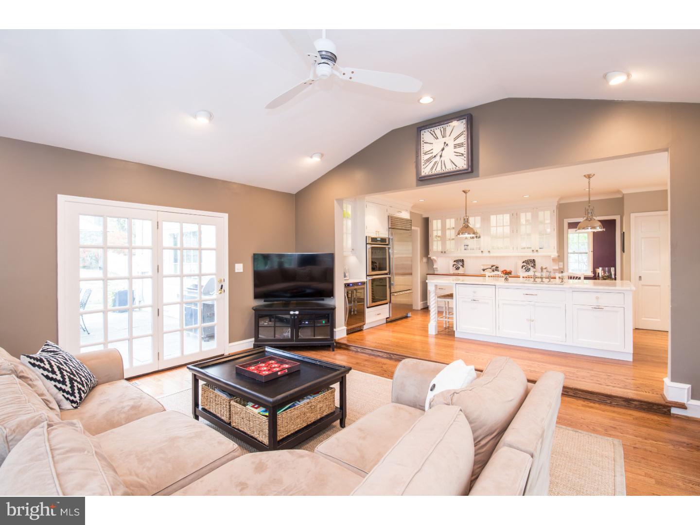 415-419 Custis Road Glenside, PA 19038 - Photo 9 of 25 Family Room