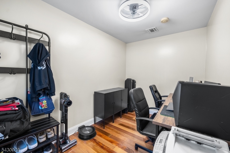 124 Crain Road Paramus, NJ 07652 - Photo 22 of 48