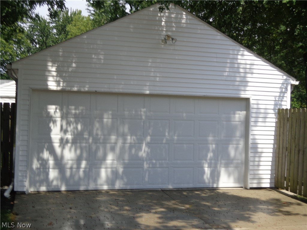 242 Nobottom Road Berea, OH 44017 - Photo 4 of 14 Gallery Image 4