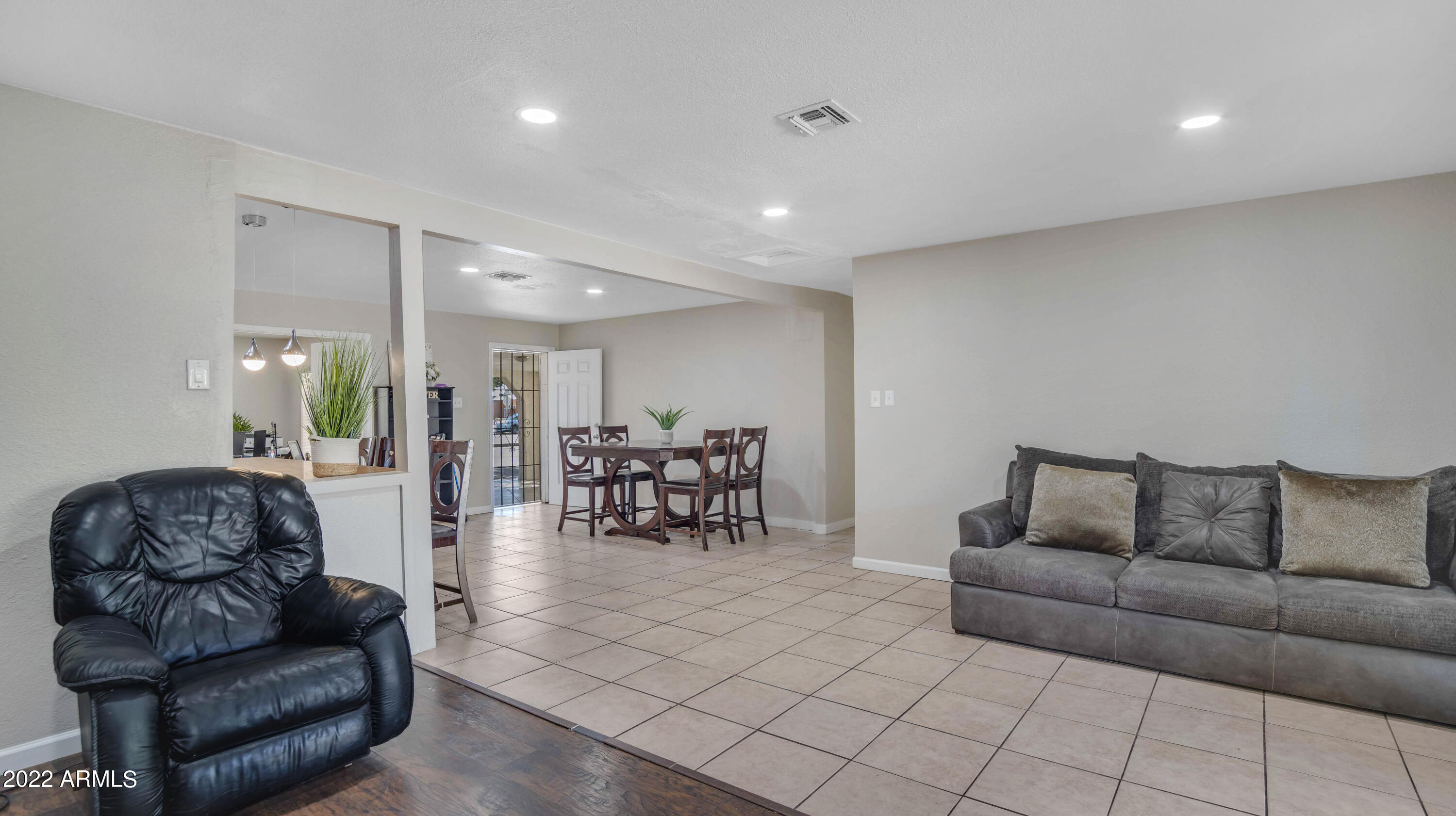 4524 West Thomas Road Phoenix, AZ 85031 - Photo 11 of 27 IMG_9101
