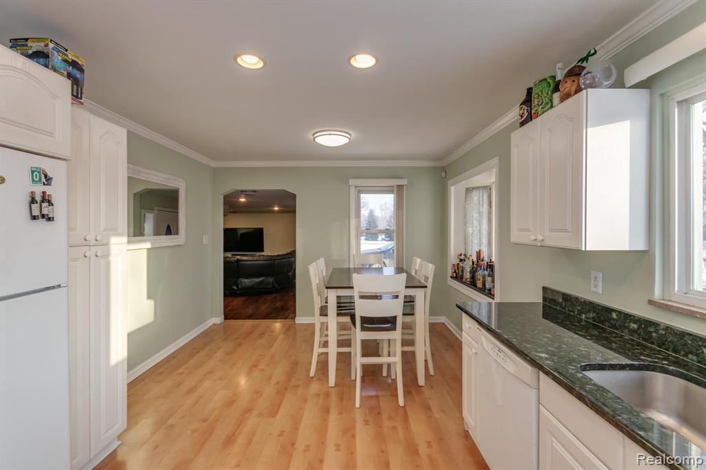 35905 Kelly Road Clinton Township, MI 48035 - Photo 7 of 28