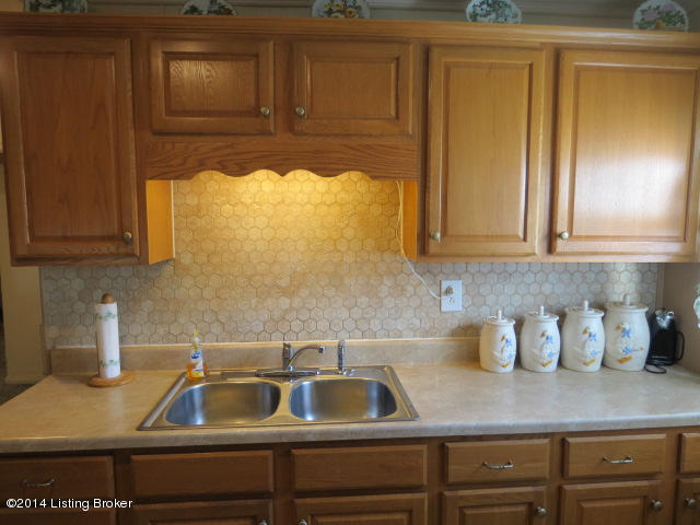 4108 Riedley Road Louisville, KY 40216 - Photo 13 of 25 IMG_0012