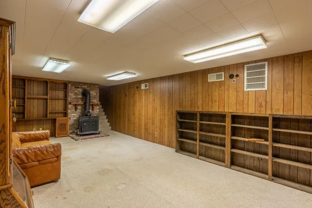a view of livingroom with furniture