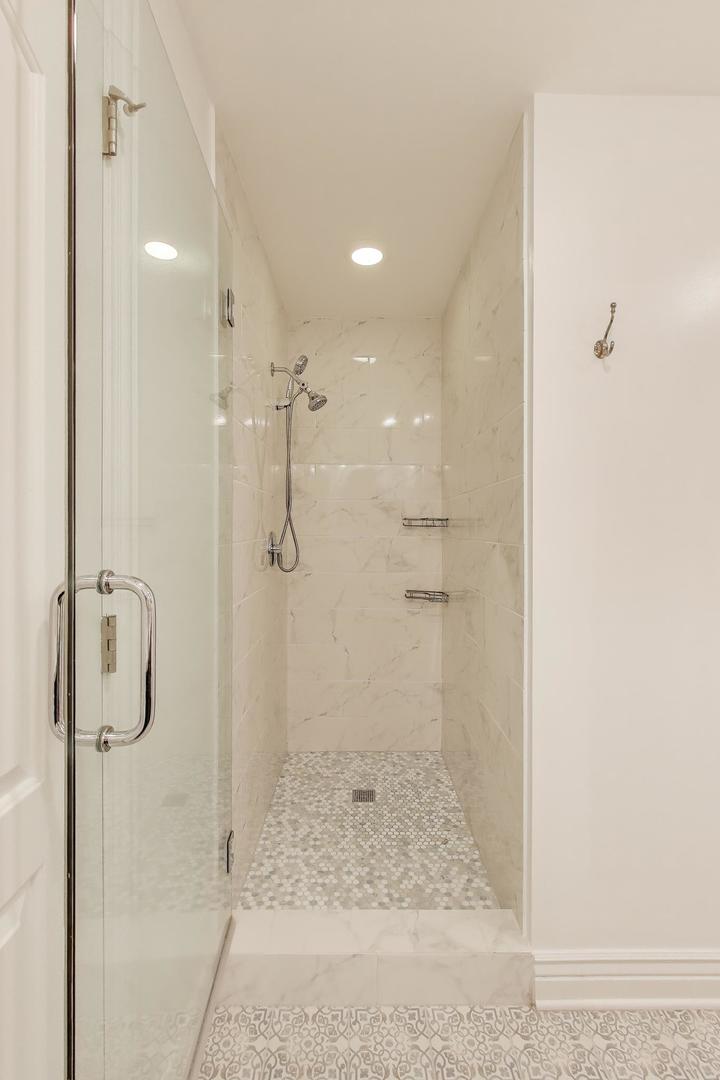 1148 West Monroe Street, Unit 5NE Chicago, IL 60607 - Photo 13 of 21 a bathroom with a shower