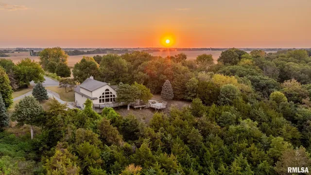 $825,000 | 2211 East 640th Place, Ursa, IL 62376