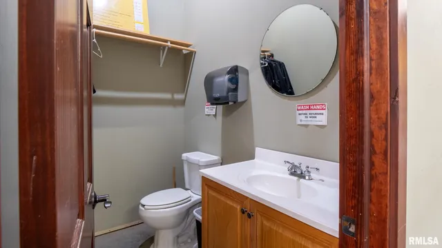 $825,000 | 2211 East 640th Place, Ursa, IL 62376