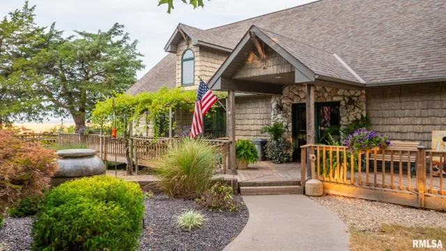 $825,000 | 2211 East 640th Place, Ursa, IL 62376