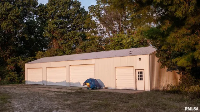 $825,000 | 2211 East 640th Place, Ursa, IL 62376