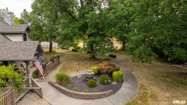 $825,000 | 2211 East 640th Place, Ursa, IL 62376