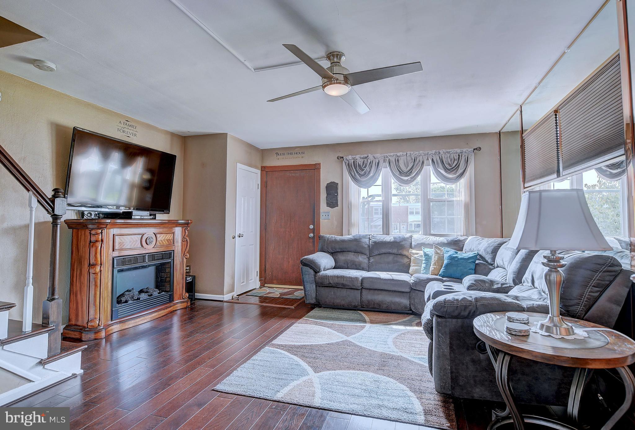 2744 Norfen Road Baltimore, MD 21227 - Photo 3 of 29 Living Room