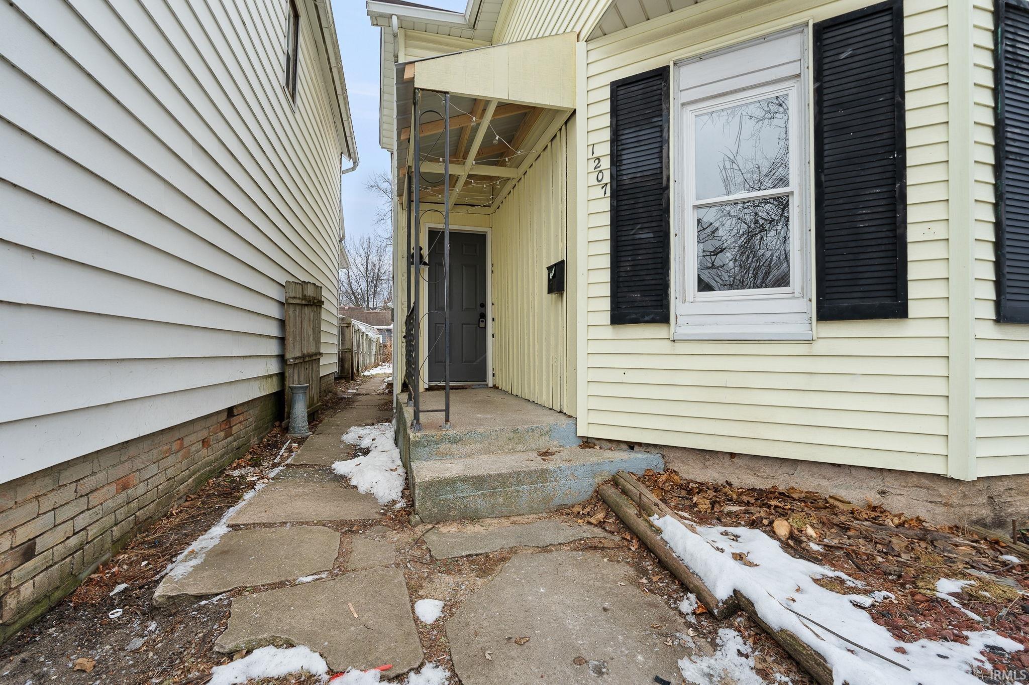 1207 Elm Street Fort Wayne, IN 46808 - Photo 5 of 31