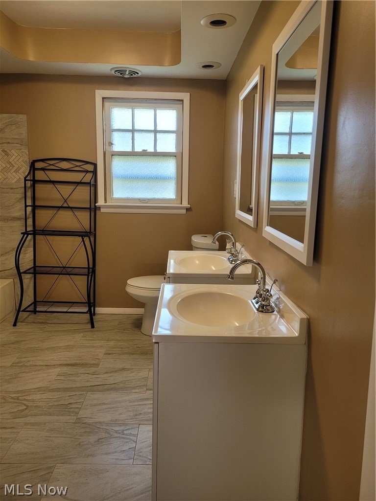 810 Woodview Road Cleveland, OH 44121 - Photo 18 of 31