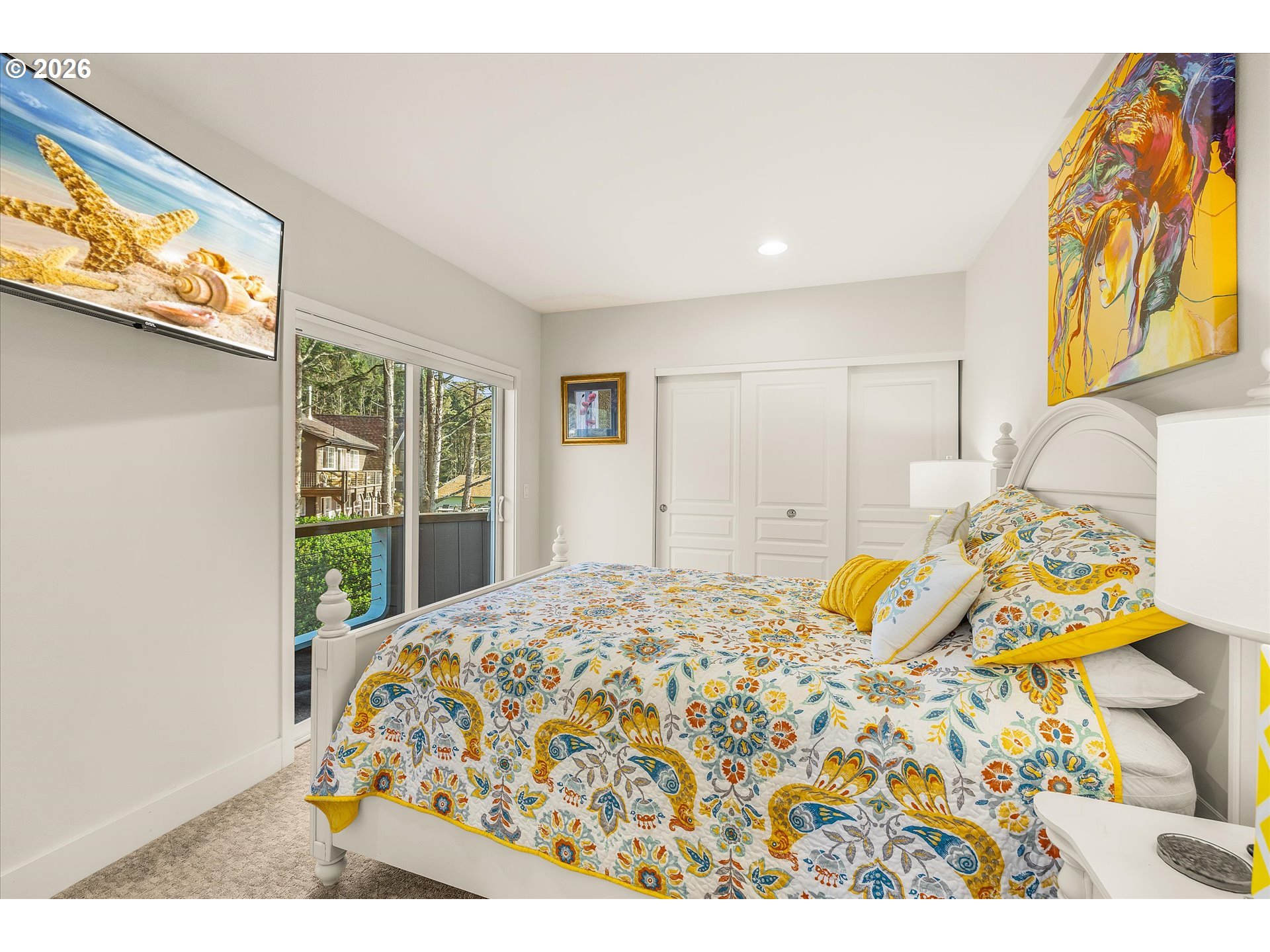 438 Shellmidden Way Yachats, OR 97498 - Photo 25 of 40 a bedroom with a bed and a window