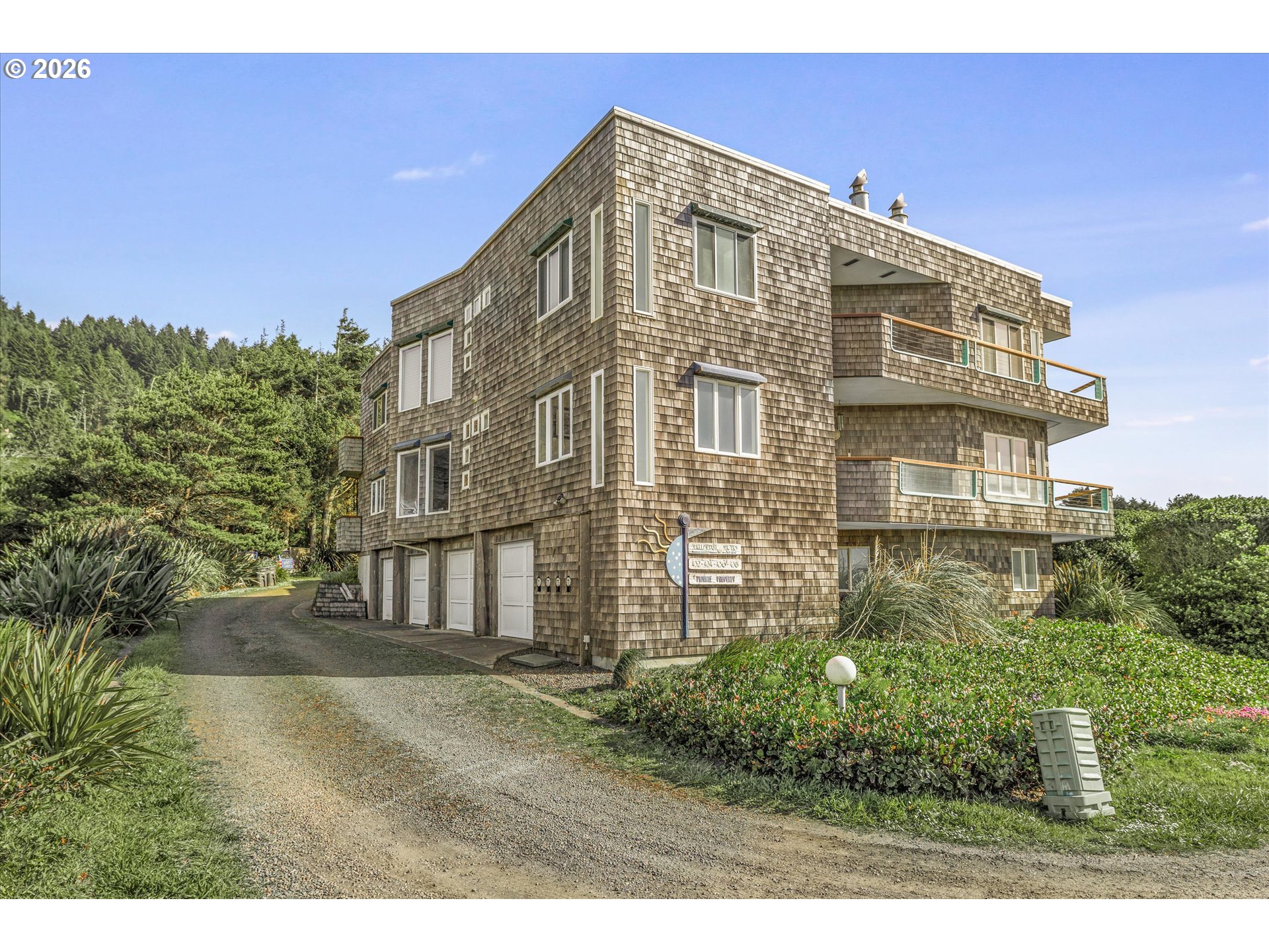 438 Shellmidden Way Yachats, OR 97498 - Photo 5 of 40 a view of a large building