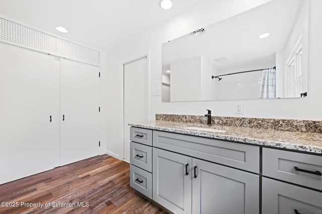 a view of entryway with a front door