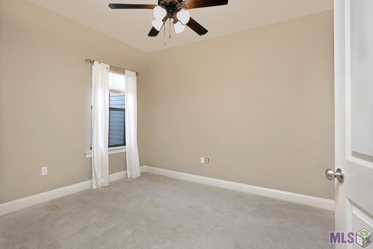 12500 Old Hammond Highway, Unit M2 Baton Rouge, LA 70816 - Photo 18 of 22 Guest Bedroom