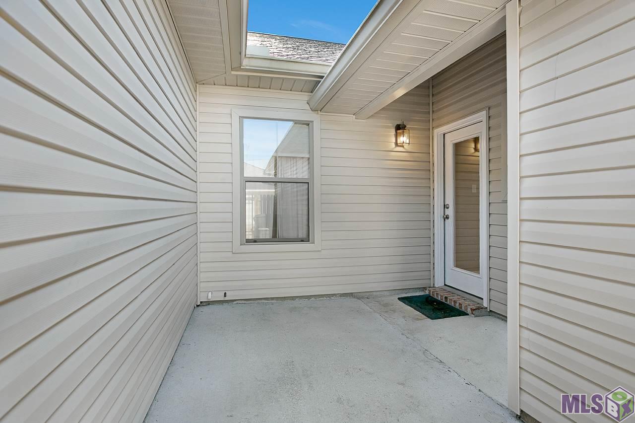 12500 Old Hammond Highway, Unit M2 Baton Rouge, LA 70816 - Photo 21 of 22 Private Courtyard Patio