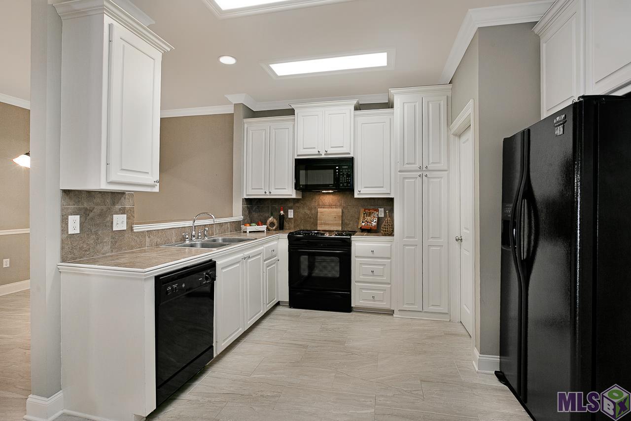 12500 Old Hammond Highway, Unit M2 Baton Rouge, LA 70816 - Photo 6 of 22 Kitchen