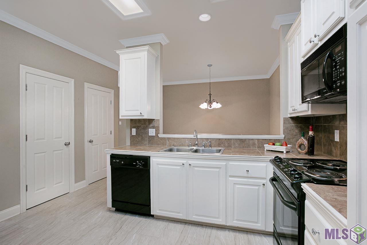 12500 Old Hammond Highway, Unit M2 Baton Rouge, LA 70816 - Photo 7 of 22 Open Kitchen/Dining