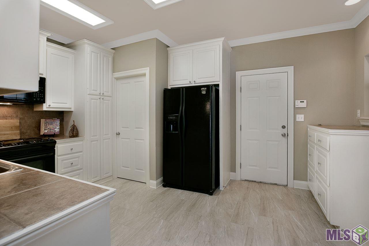 12500 Old Hammond Highway, Unit M2 Baton Rouge, LA 70816 - Photo 8 of 22 Kitchen