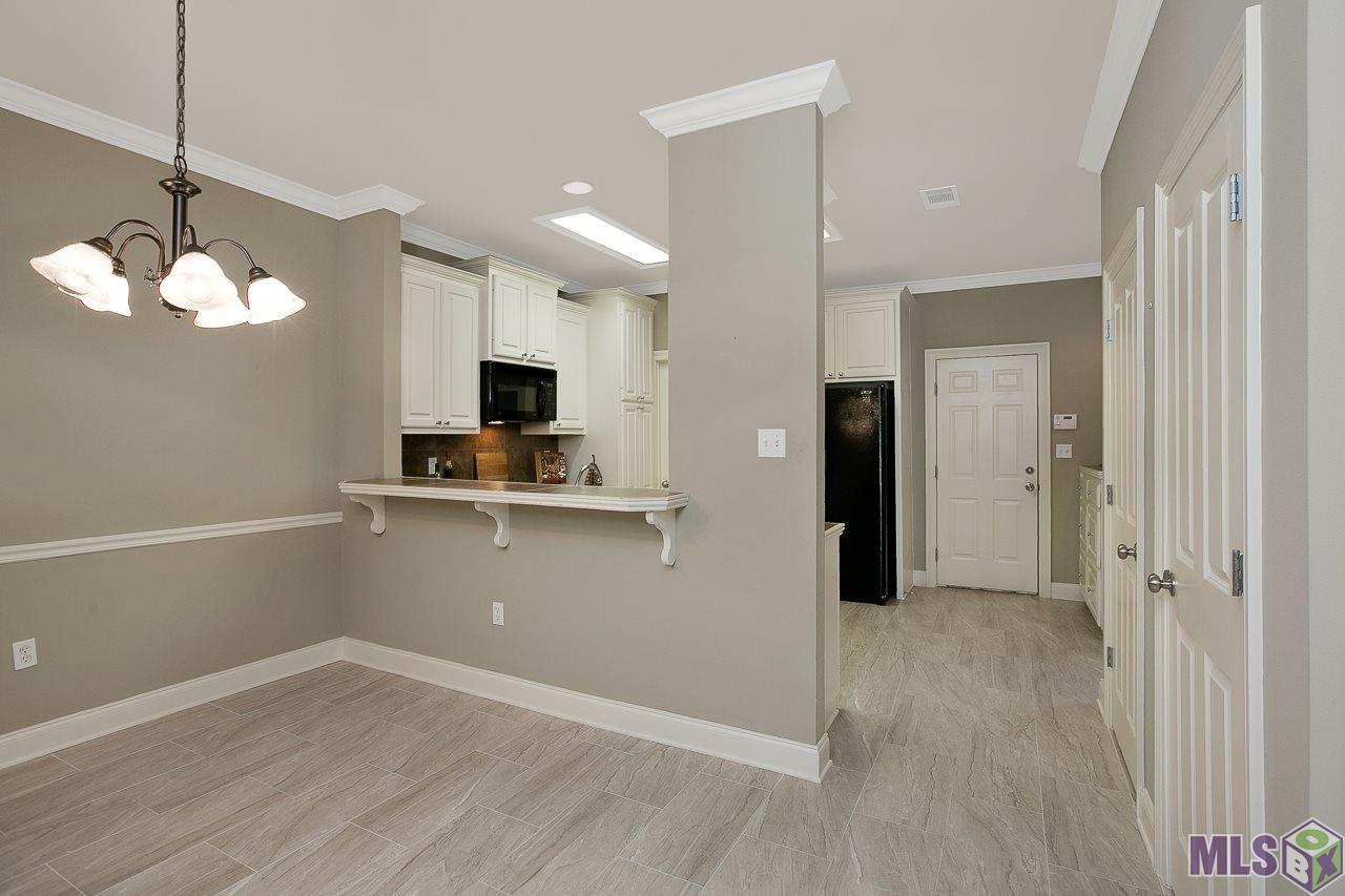 12500 Old Hammond Highway, Unit M2 Baton Rouge, LA 70816 - Photo 9 of 22 Open Dining/Kitchen
