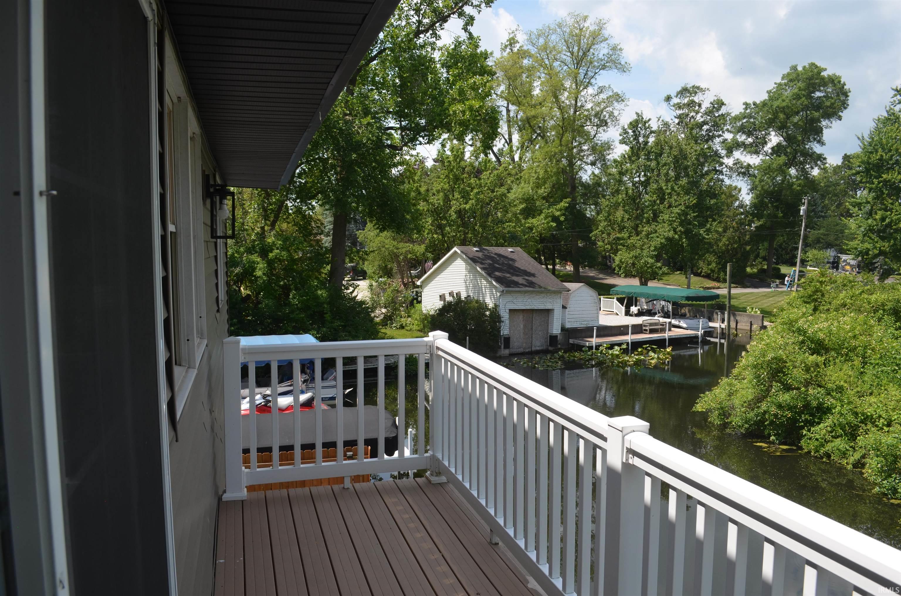 11683 Black Point Road Syracuse, IN 46567 - Photo 14 of 21