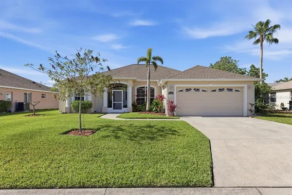 a view of a house with a backyard
