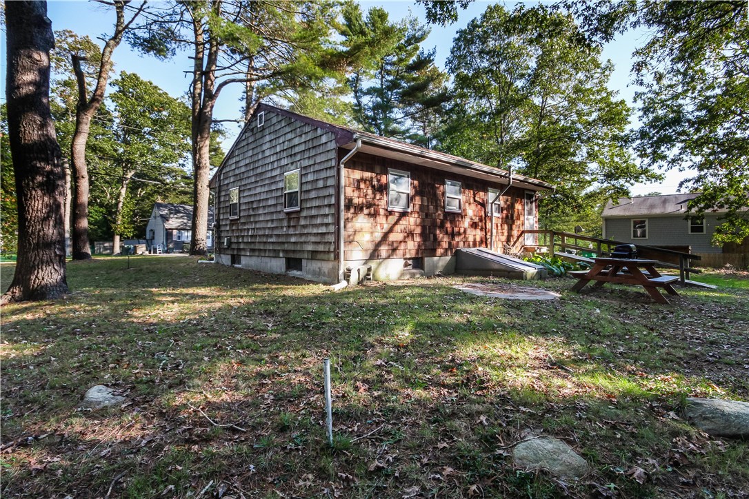 83 Mautucket Road South Kingstown, RI 02879 - Photo 12 of 16 Gallery Image 12