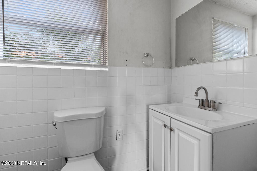 3616 Freeman Road Jacksonville, FL 32207 - Photo 19 of 41 a bathroom with a sink a toilet and a mirror