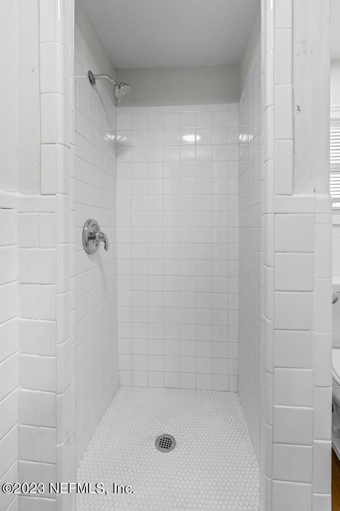 3616 Freeman Road Jacksonville, FL 32207 - Photo 36 of 41 a bathroom with a shower