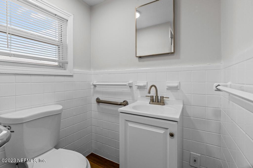 3616 Freeman Road Jacksonville, FL 32207 - Photo 38 of 41 a bathroom with a toilet sink vanity and mirror