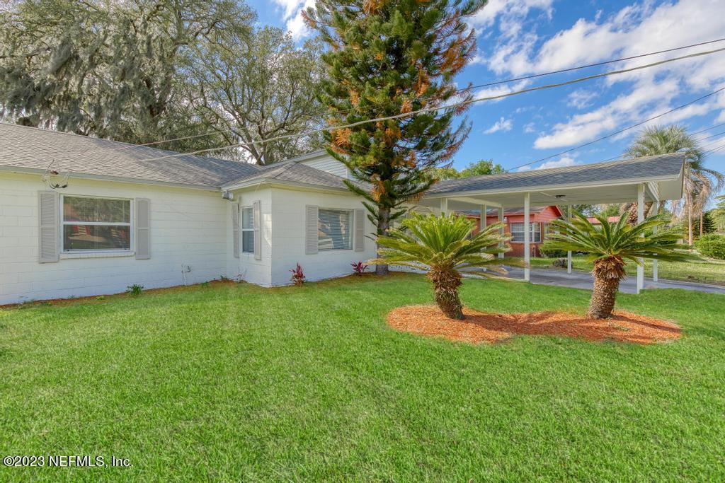 3616 Freeman Road Jacksonville, FL 32207 - Photo 5 of 41 a house view with a garden space