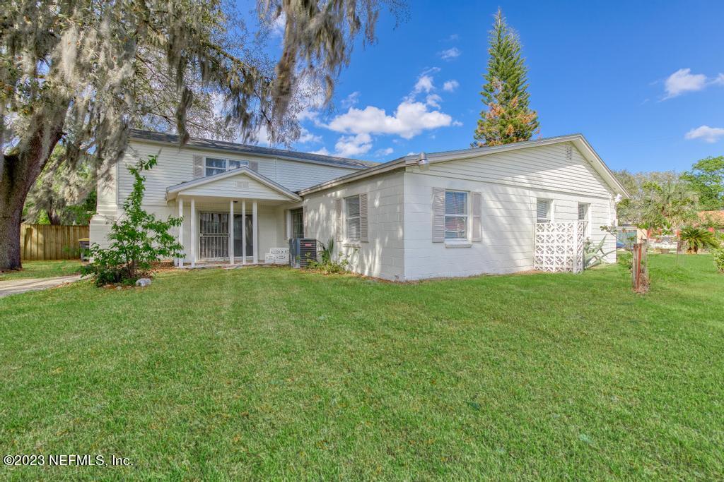 3616 Freeman Road Jacksonville, FL 32207 - Photo 6 of 41 a view of a house with a back yard