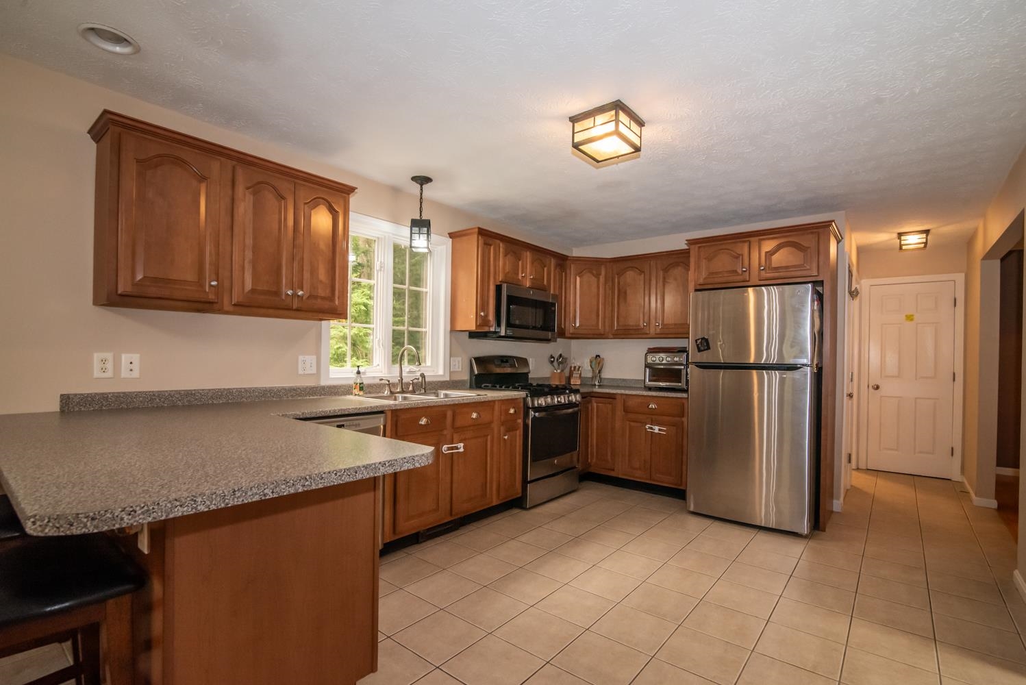 7 Dove Road Hooksett, NH 03106 - Photo 5 of 43