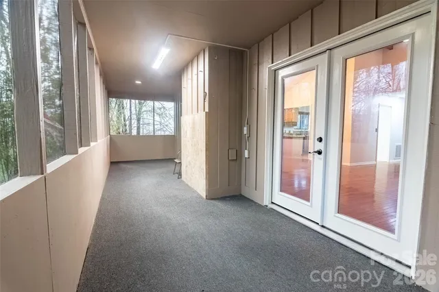 a view of livingroom with furniture