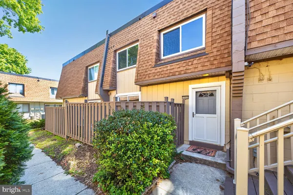 $265,000 | 3948 Sonora Place, Unit 88D, Alexandria, VA 22309