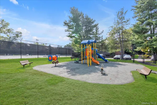 $968,000 | 3 Old Field, Roslyn, NY 11576