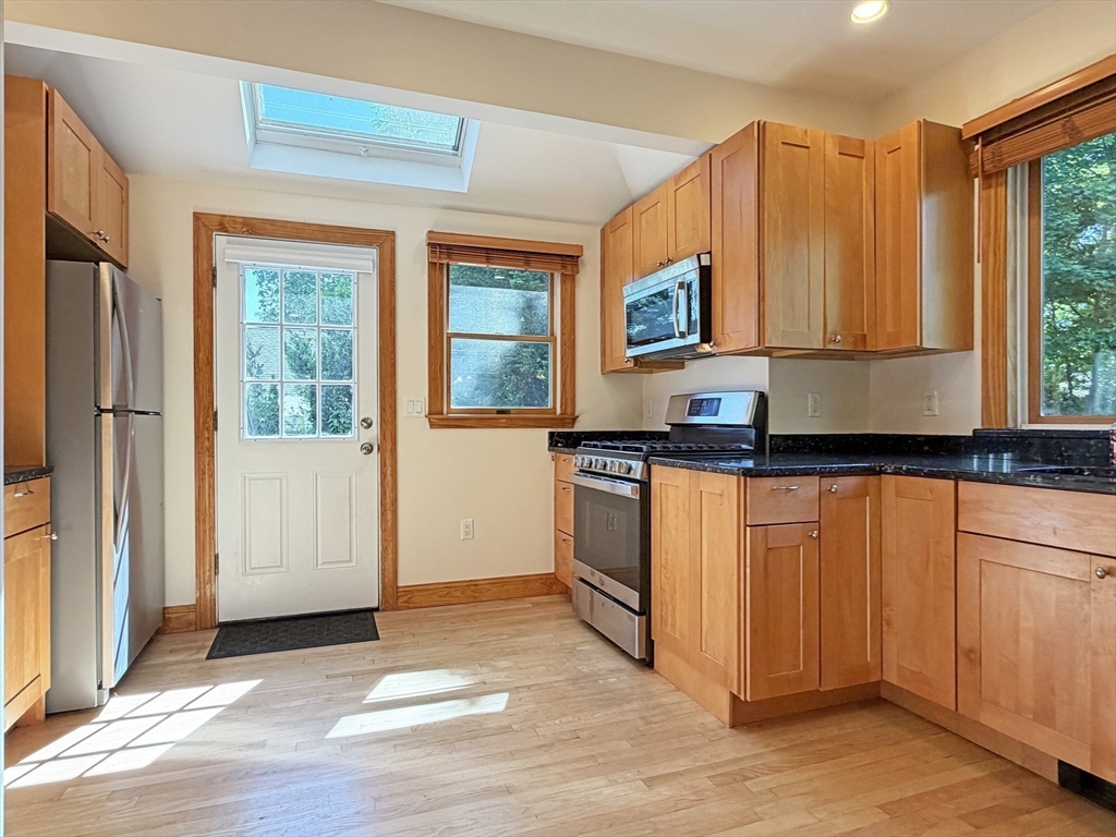 63 Pierrepont Road Newton, MA 02462 - Photo 9 of 17