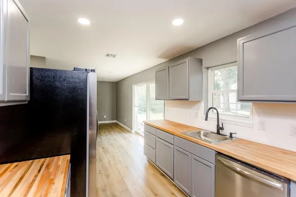 $1,975 | 225 Independence Drive, Garland, TX 75043