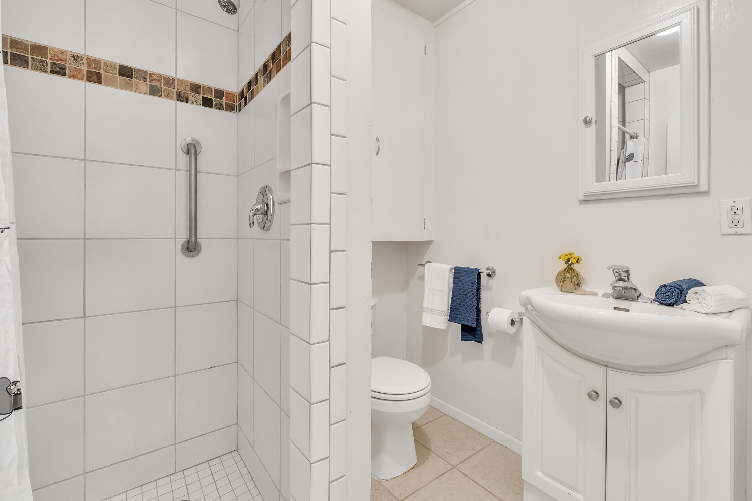 1775 Hull Road Medford, OR 97501 - Photo 33 of 55 Bathroom ADU