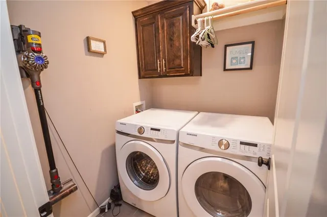 $385,000 | 1400 Southwest Cross Creek Drive, Grain Valley, MO 64029